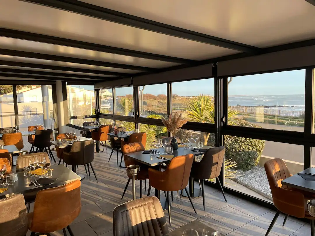 Vue intérieure du restaurant l'Anse Des Ilots à Bretignolles-Sur-Mer